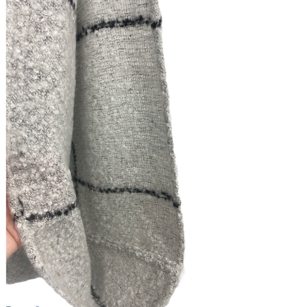 Express | Gray plaid infinity scarf - Picture 5 of 8
